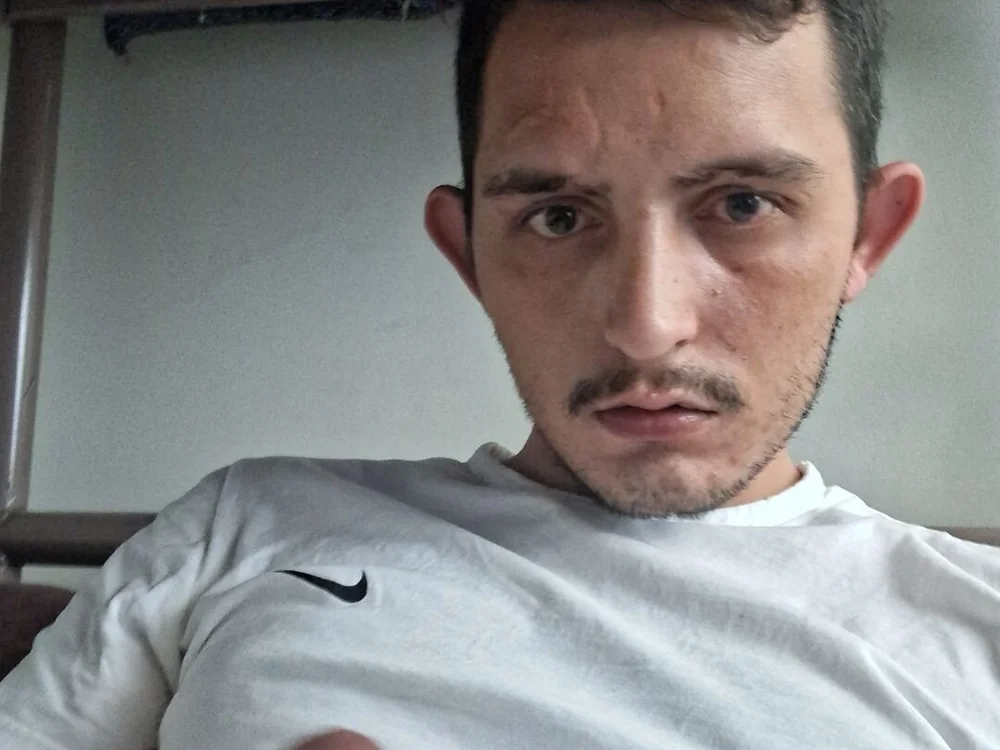 Frkn4646's Offline Chat Room
