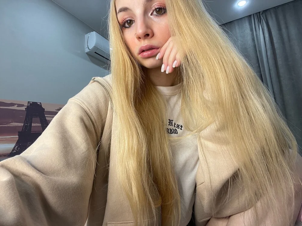 Melllnessa's Offline XXX Chat