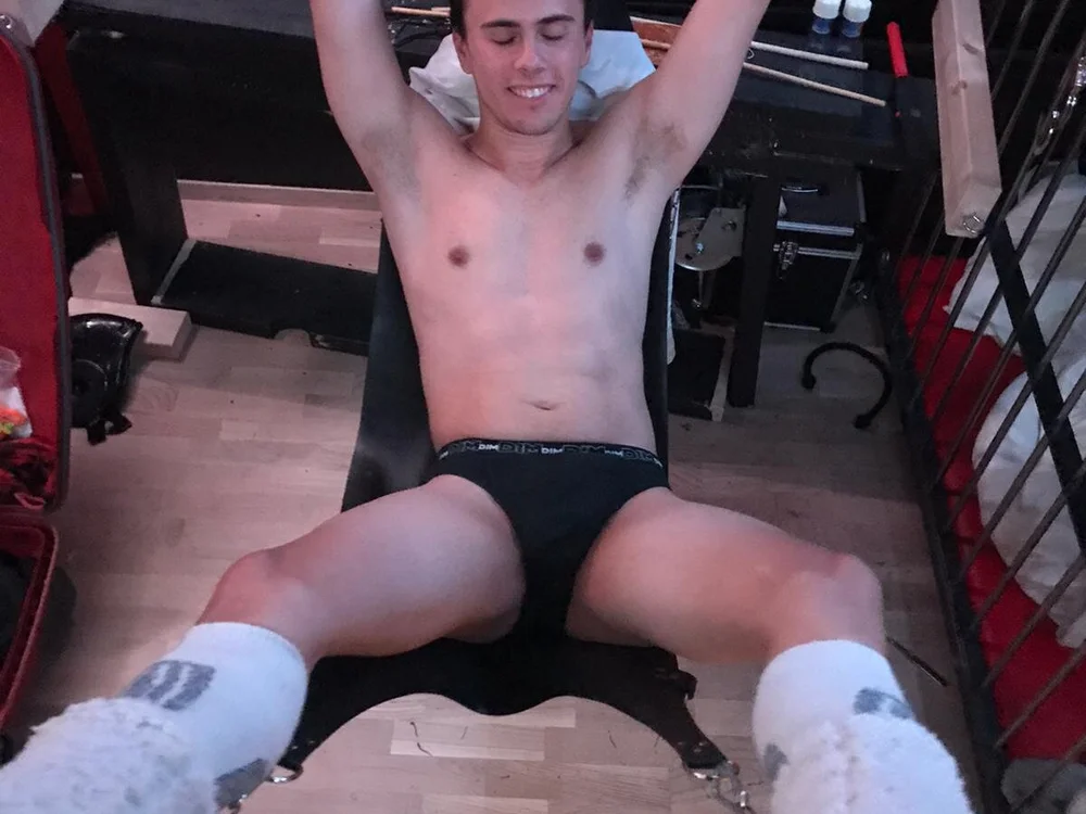 sockslavefag's Offline Chat Room