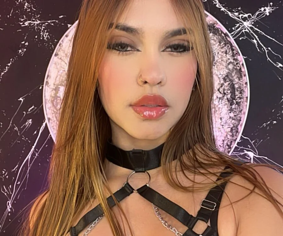 XXX chat uživo modela Alahiaa_