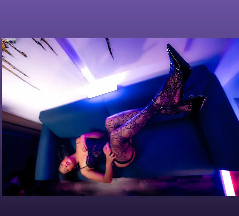 Aleja__foxx's Offline Chat Room
