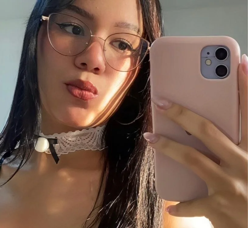 Viiolet__moon Offline XXX-chat