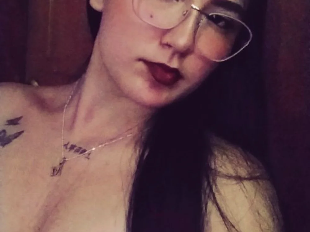 Blue_Velyn Offline XXX chat