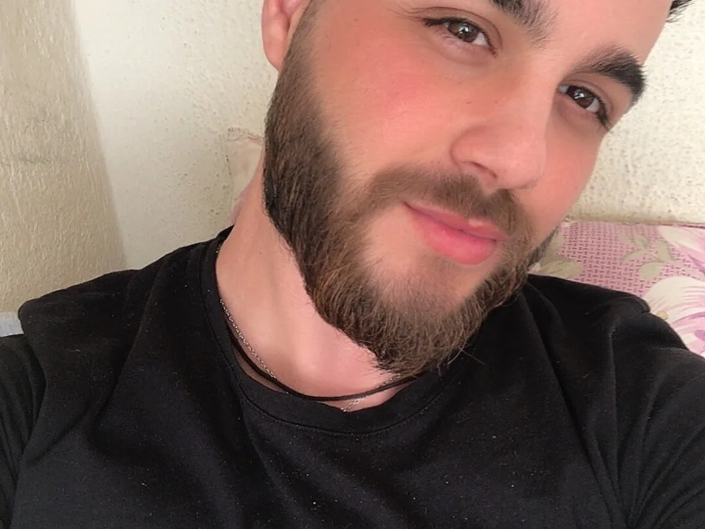 Onurcumm09 Adlı Modelin Çevrimdışı XXX Sohbeti