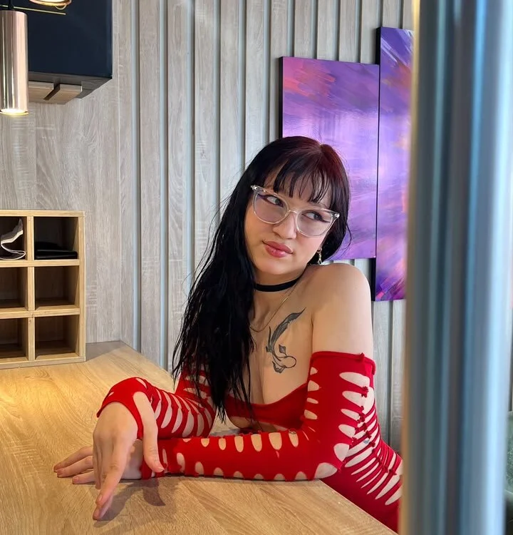 Ellie_Dueen's Offline XXX Chat