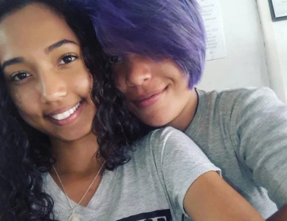 2hotbunnies' Offline Chat Room