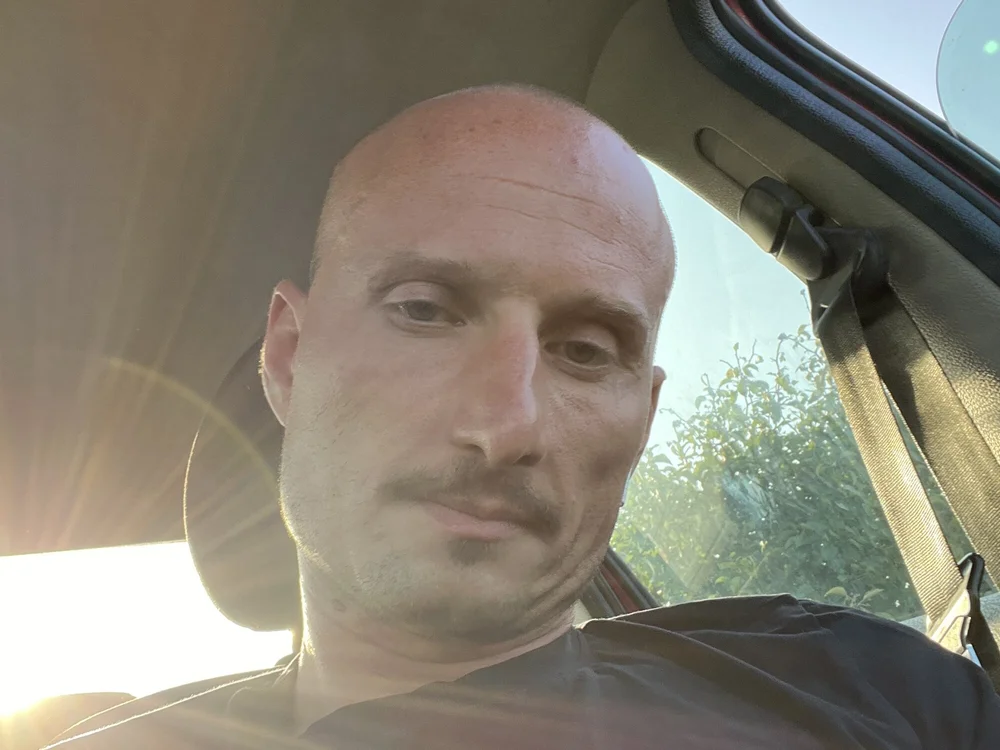 Pestus89's Offline Chat Room