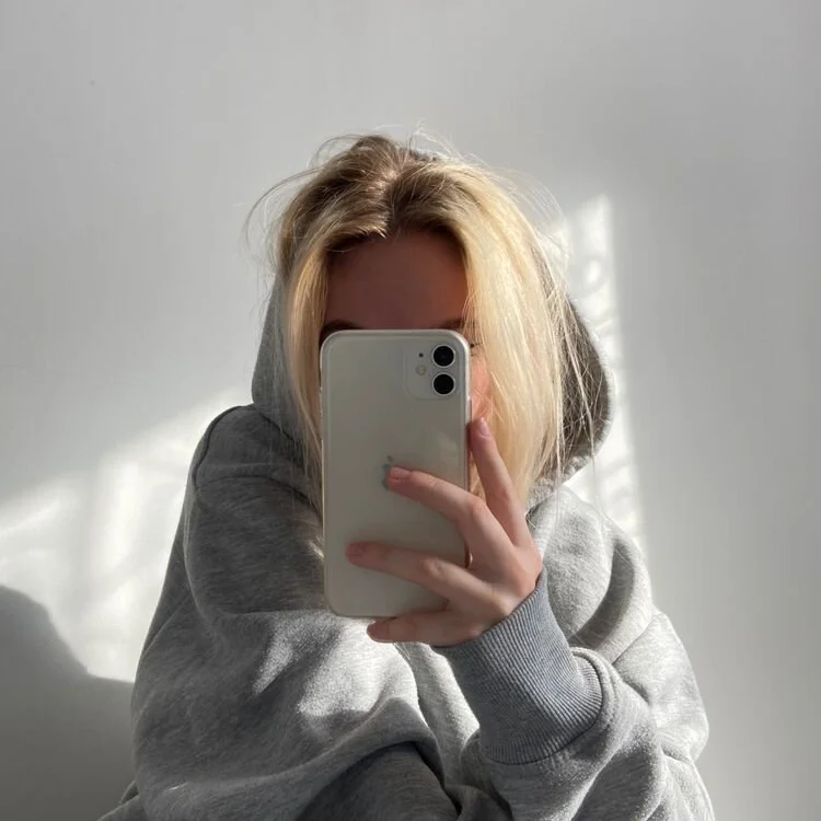 alisha_blonde's Offline XXX Chat