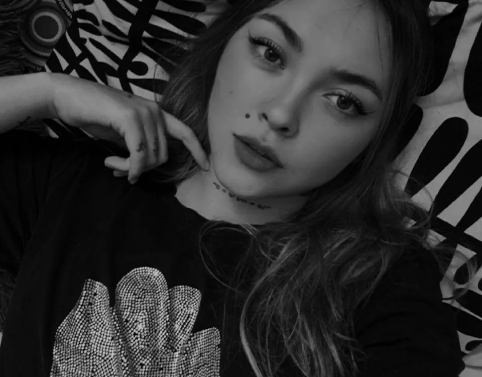 Kiara_Blue_'s Offline Chat Room