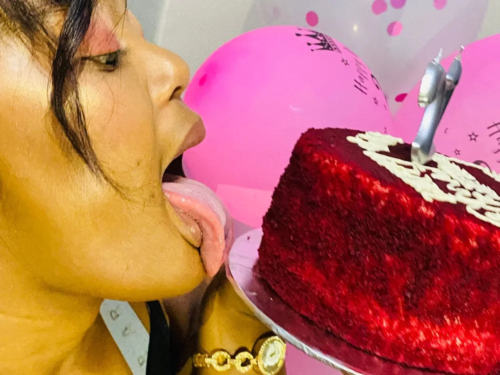 baddie_as' Offline XXX Chat