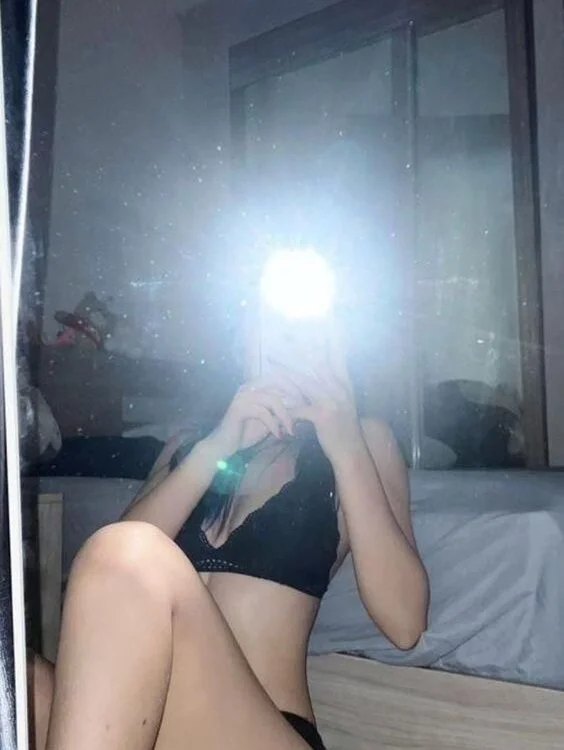 Amola_sexy's Offline Chat Room