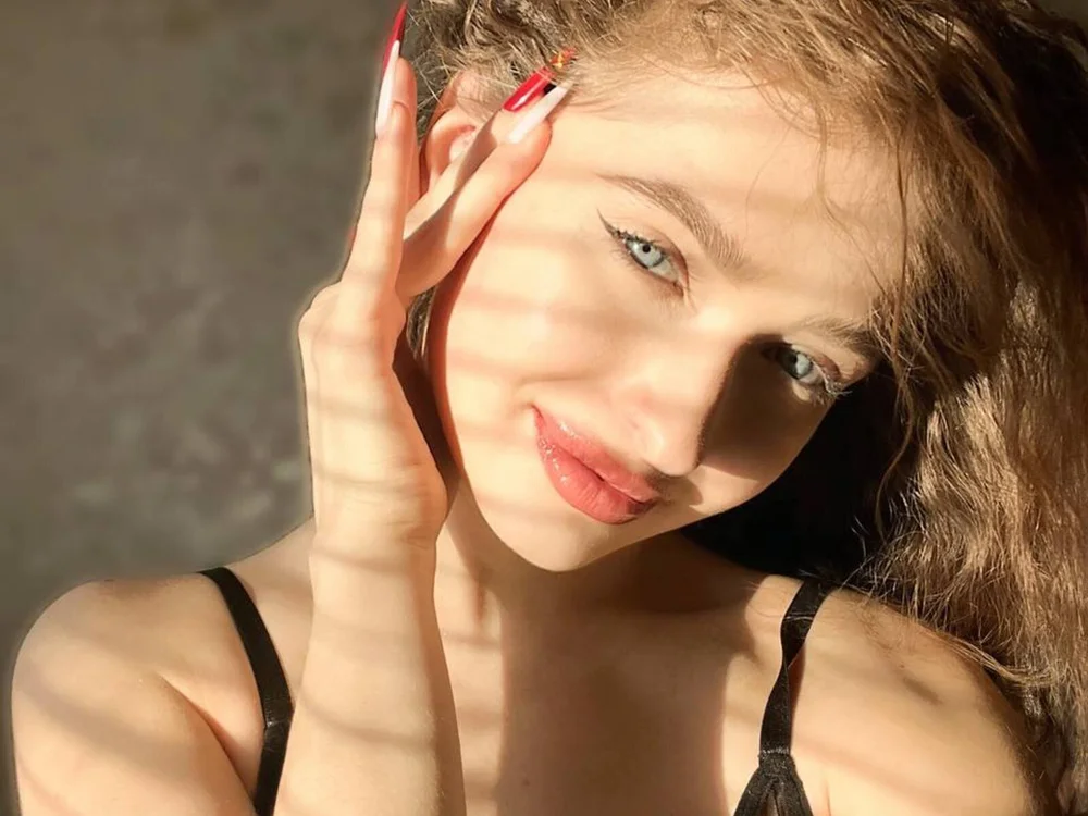 PeachMirth élő XXX-chatje