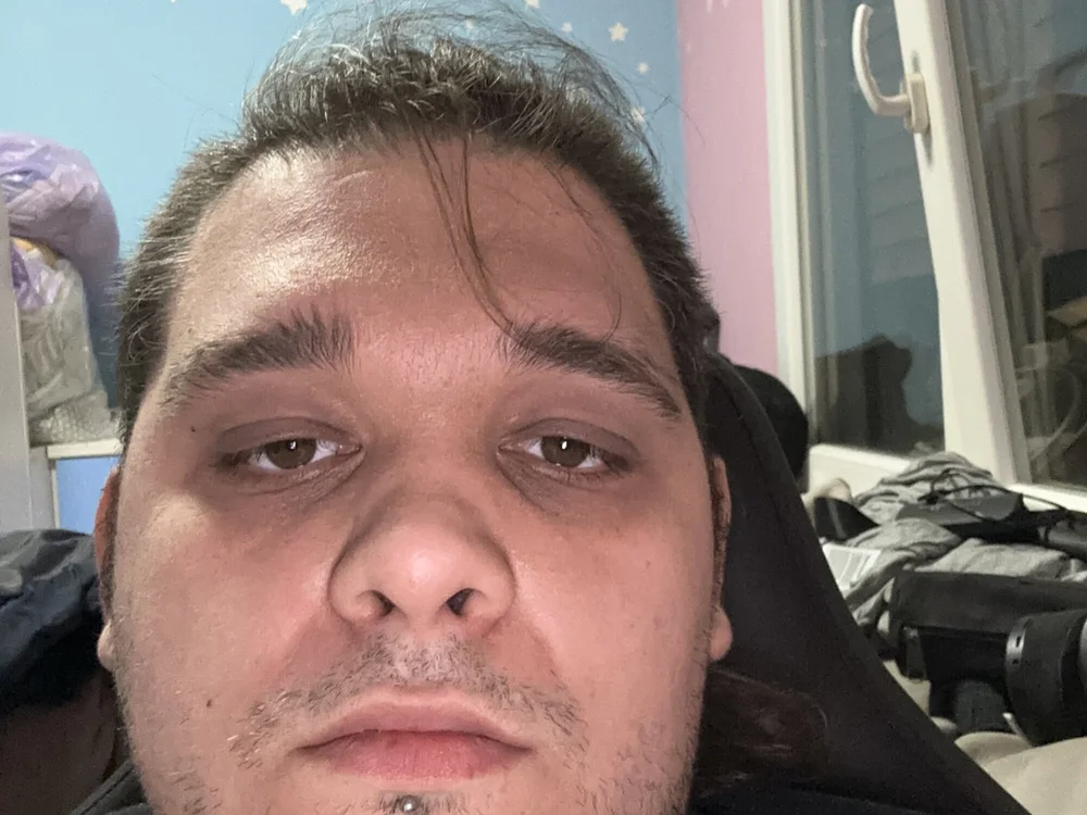 andrehot98's Offline Chat Room