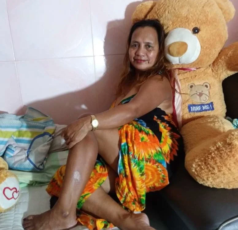 Sweet_hot_granny's Offline Chat Room