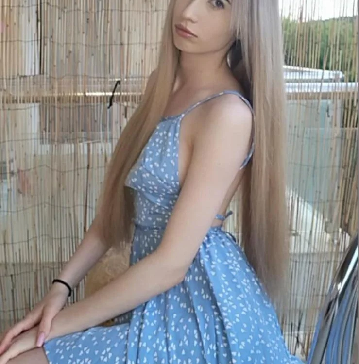 JulieSweet_'s Offline Chat Room