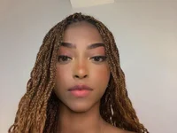 Nicolee_Wells' Offline Chat Room