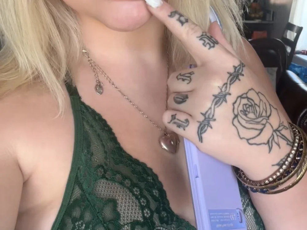 isbella486's Offline XXX Chat