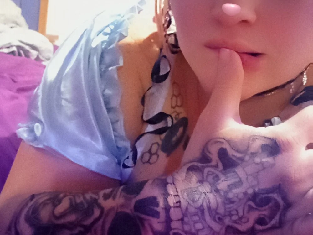 QueenBitch94's Offline XXX Chat