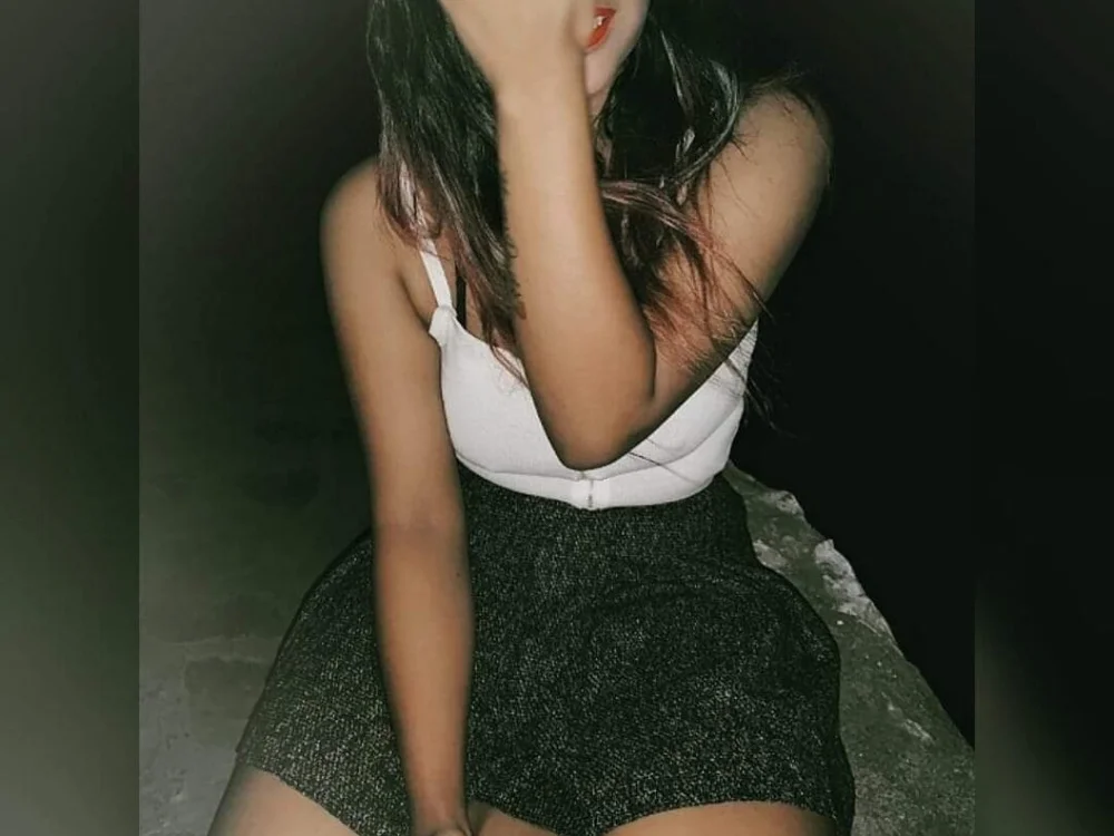 yourgirlfamita's most recent online preview