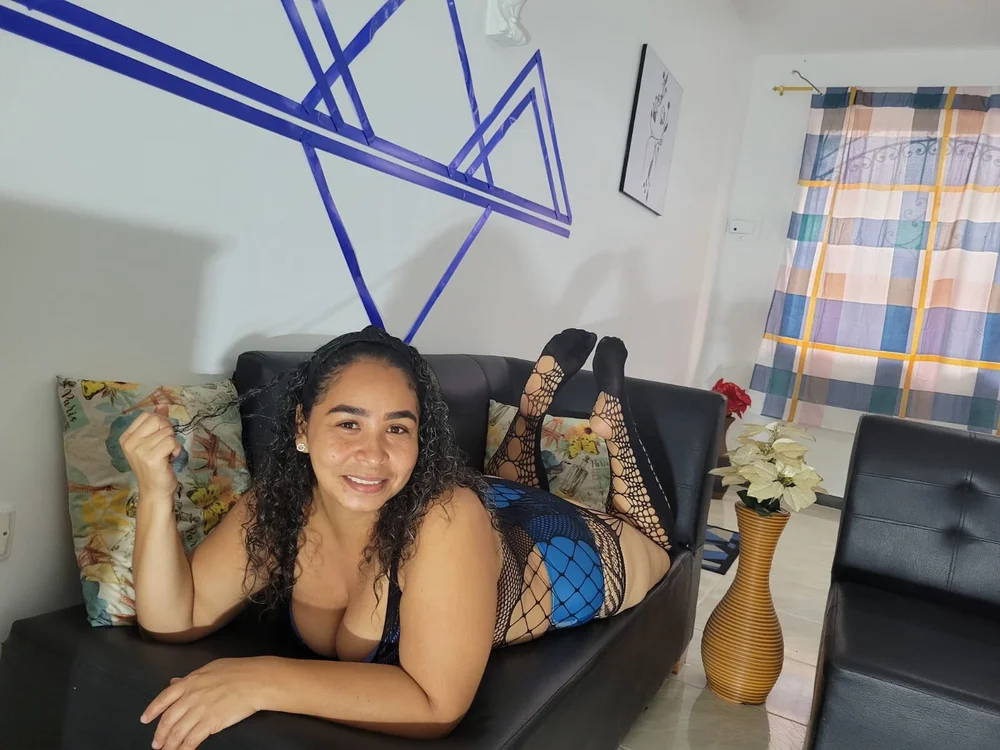 milf_devil's Offline Chat Room
