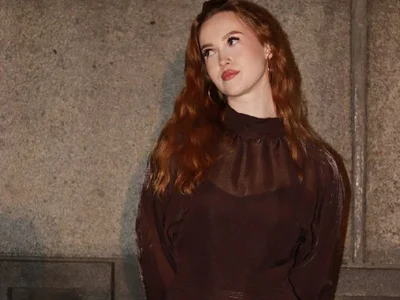 Naomily Female Spanking Online Cam Chat