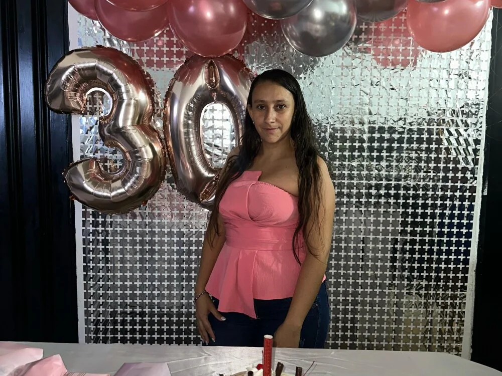 Mikela_19's Offline XXX Chat