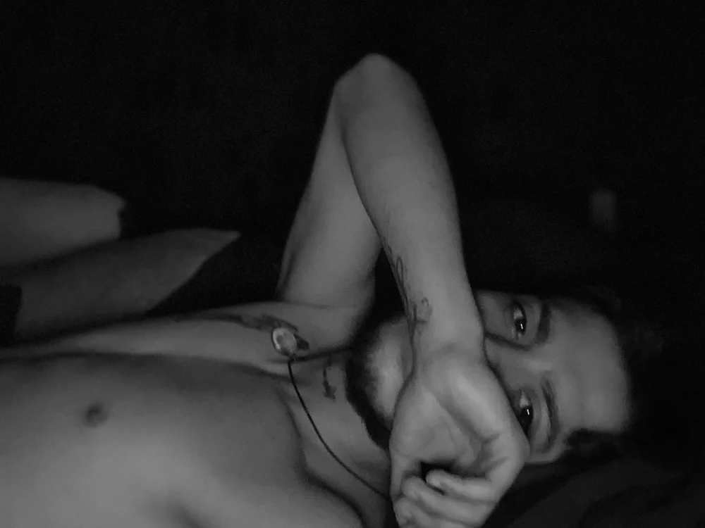 GatodeNoche96 offline chatrum