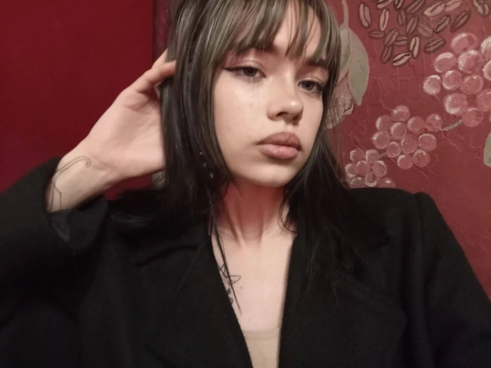 emilyolk's Offline Chat Room