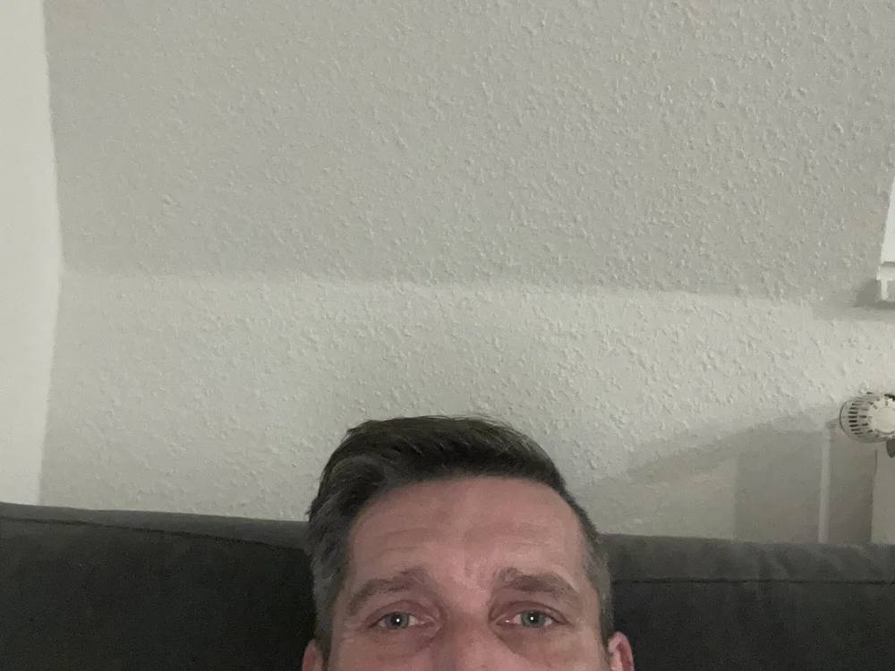 Danny19830's Offline Chat Room