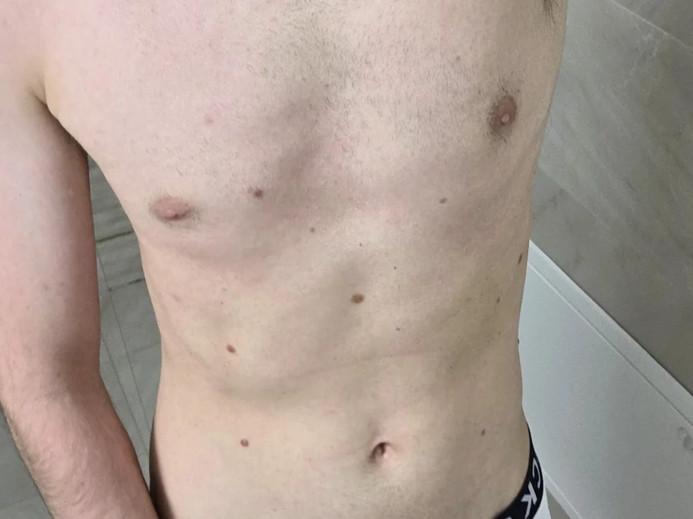 Swisstwink93 Chat XXX Ngoại tuyến
