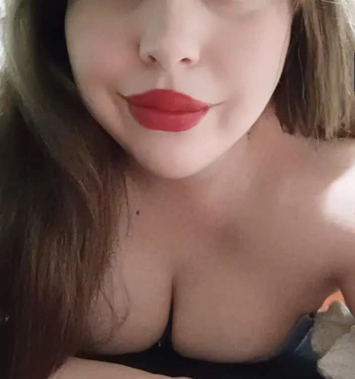 LunaHot89's Offline Chat Room