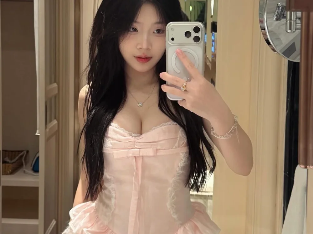 Smiley_Kitty_Wizard Obrolan XXX Offline