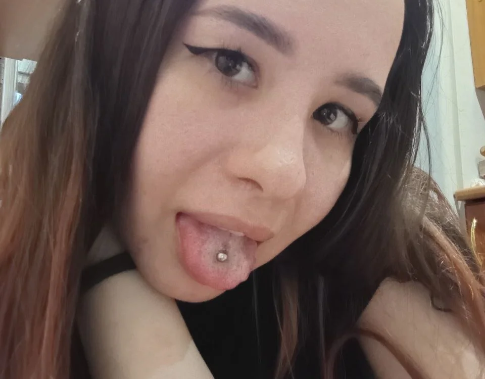 EllieBlueberry's Offline Chat Room