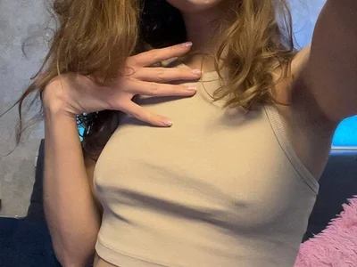 Vikki_White on StripChat