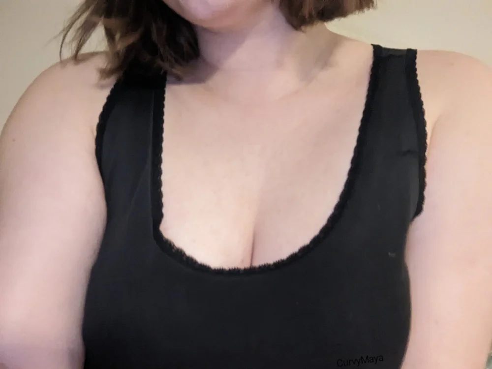 CurvyMaya_'s Offline Chat Room