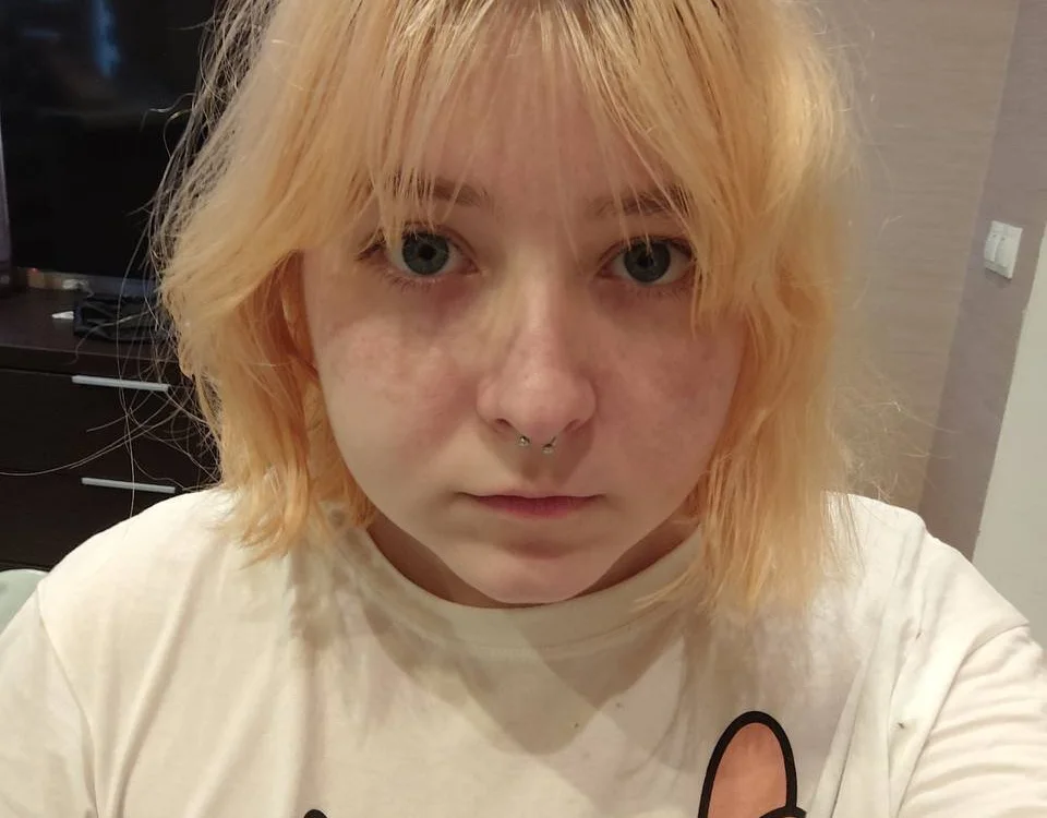 LolaWEI offline chatrum