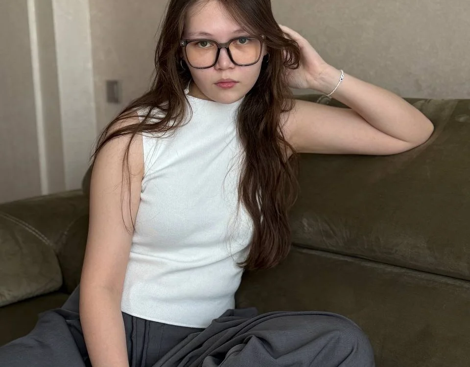 White_Pink's Offline Chat Room