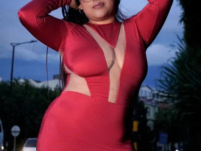 KarinaThompsonn - live cam model