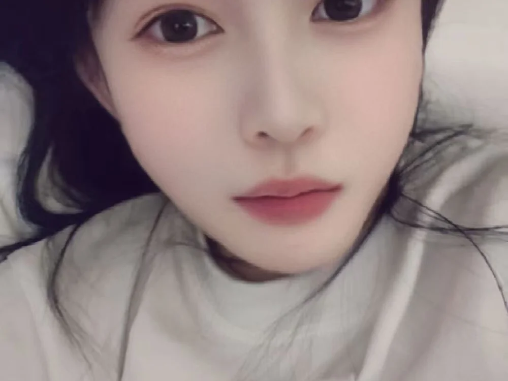 lucky2227 Adlı Modelin Çevrimdışı XXX Sohbeti