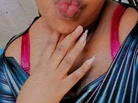 SexyLadyBoobsxx05's Offline Chat Room