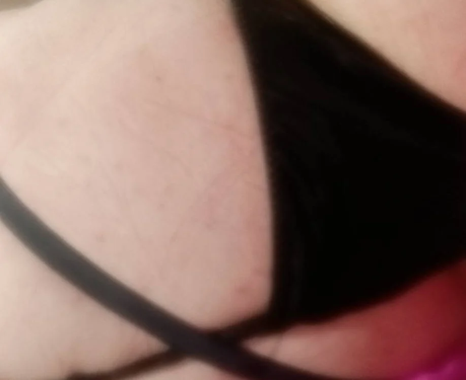 yourwhitesissyslut's Offline Chat Room