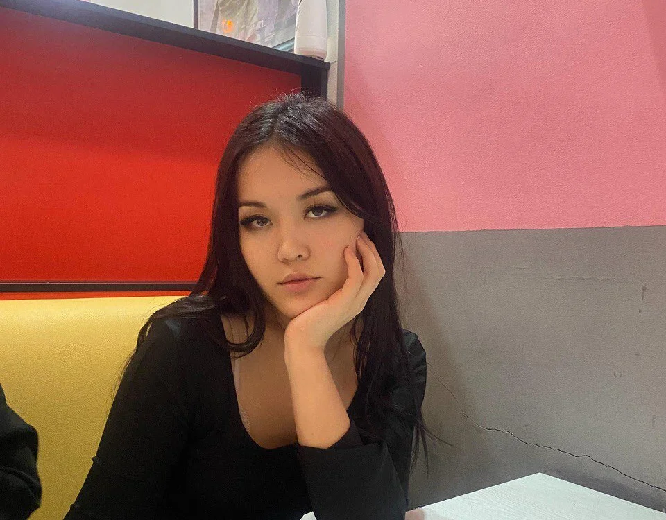 Nellyicee's Offline Chat Room