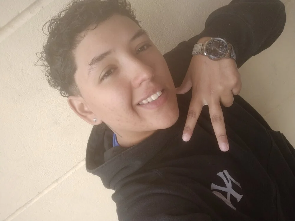 Tomboyhot77 離線 XXX 聊天