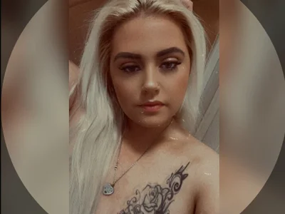 Blondiee3088 on StripChat