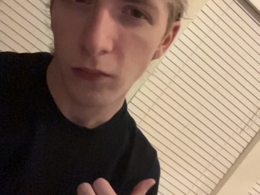 AlexxMic's Offline Chat Room