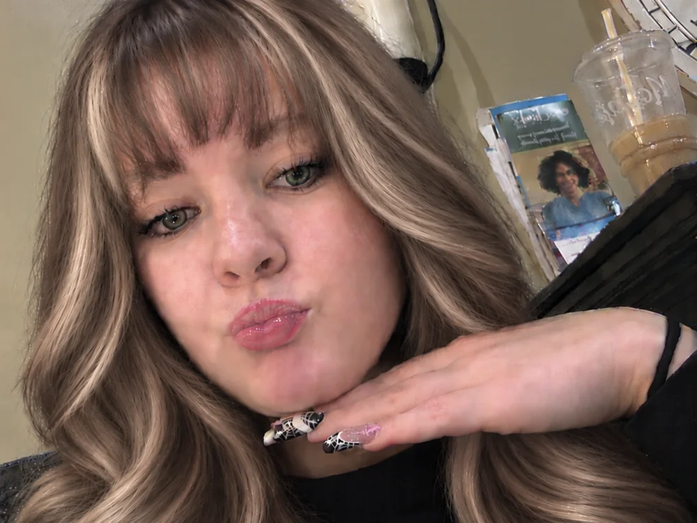 DbellaD cover photo
