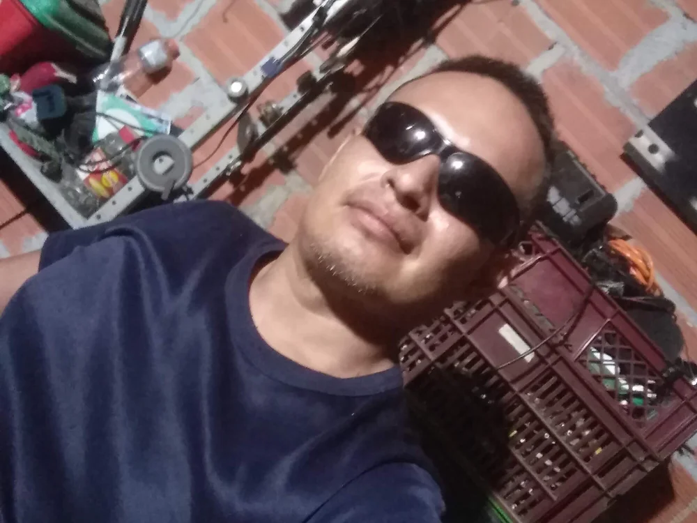 Loquillo031293's Offline XXX Chat