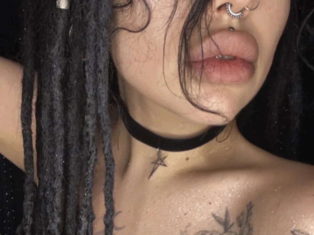 Chat XXX en directo de Ug1y_Zom6ie