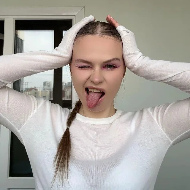 NikaRaexe offline XXX-chat