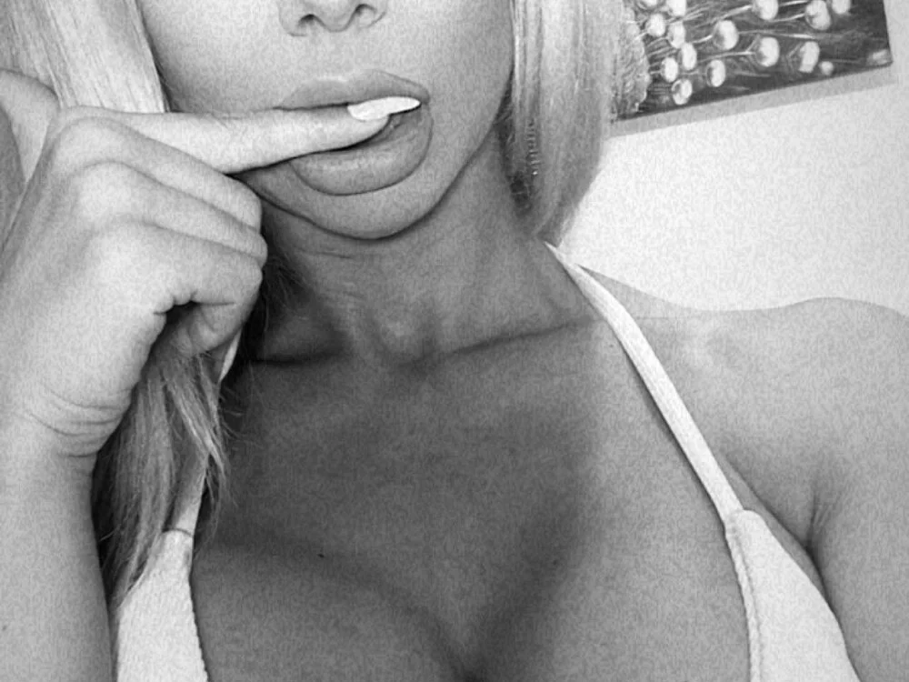 MoniqueBliss' Offline XXX Chat